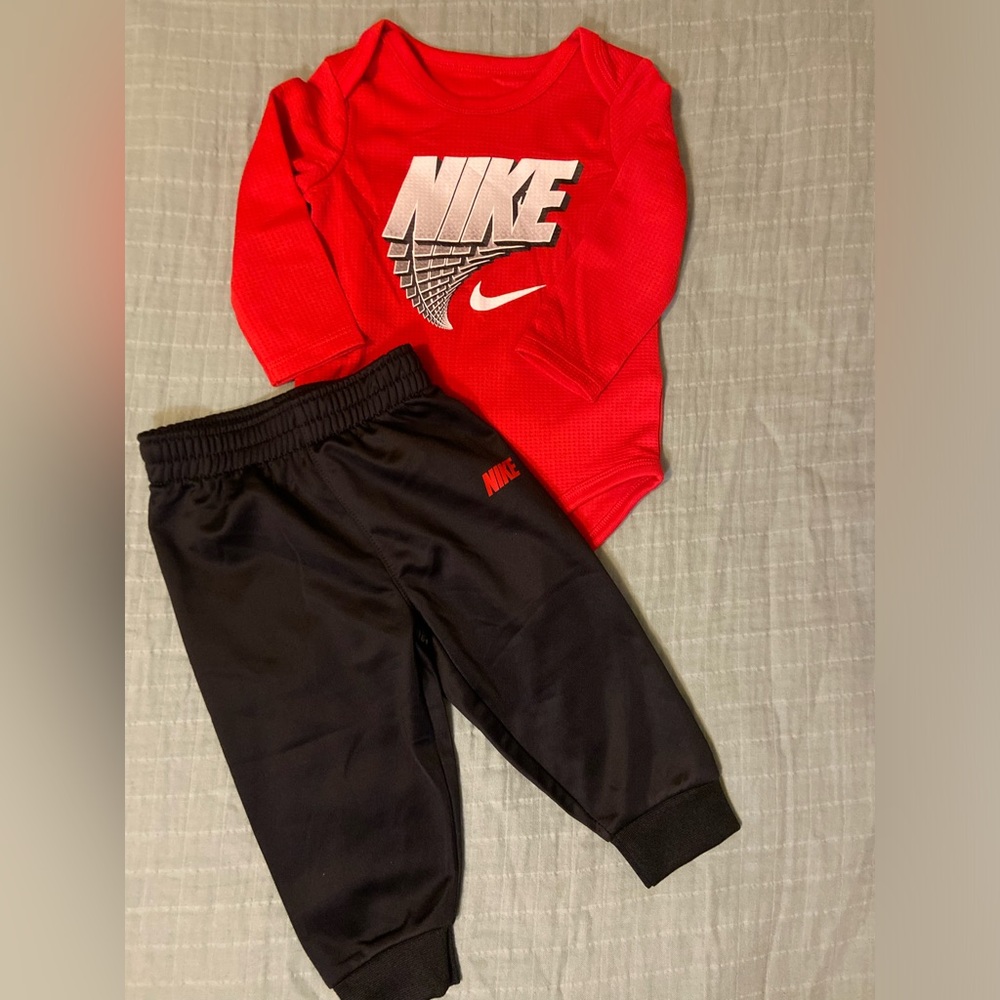 NWOT Nike baby boy set